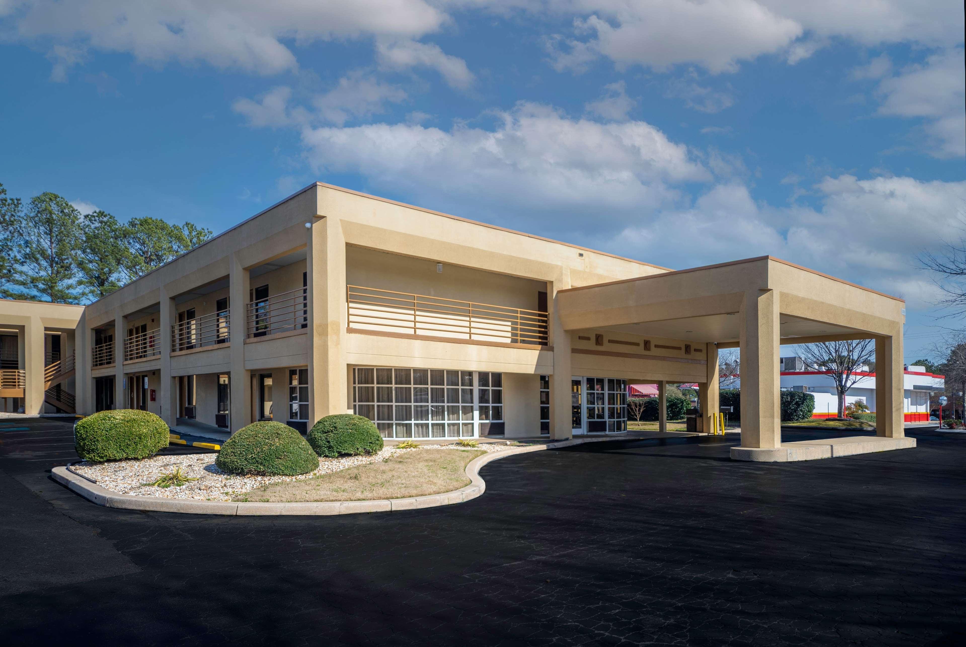 Days Inn By Wyndham Atlanta Stone Mountain Exterior photo